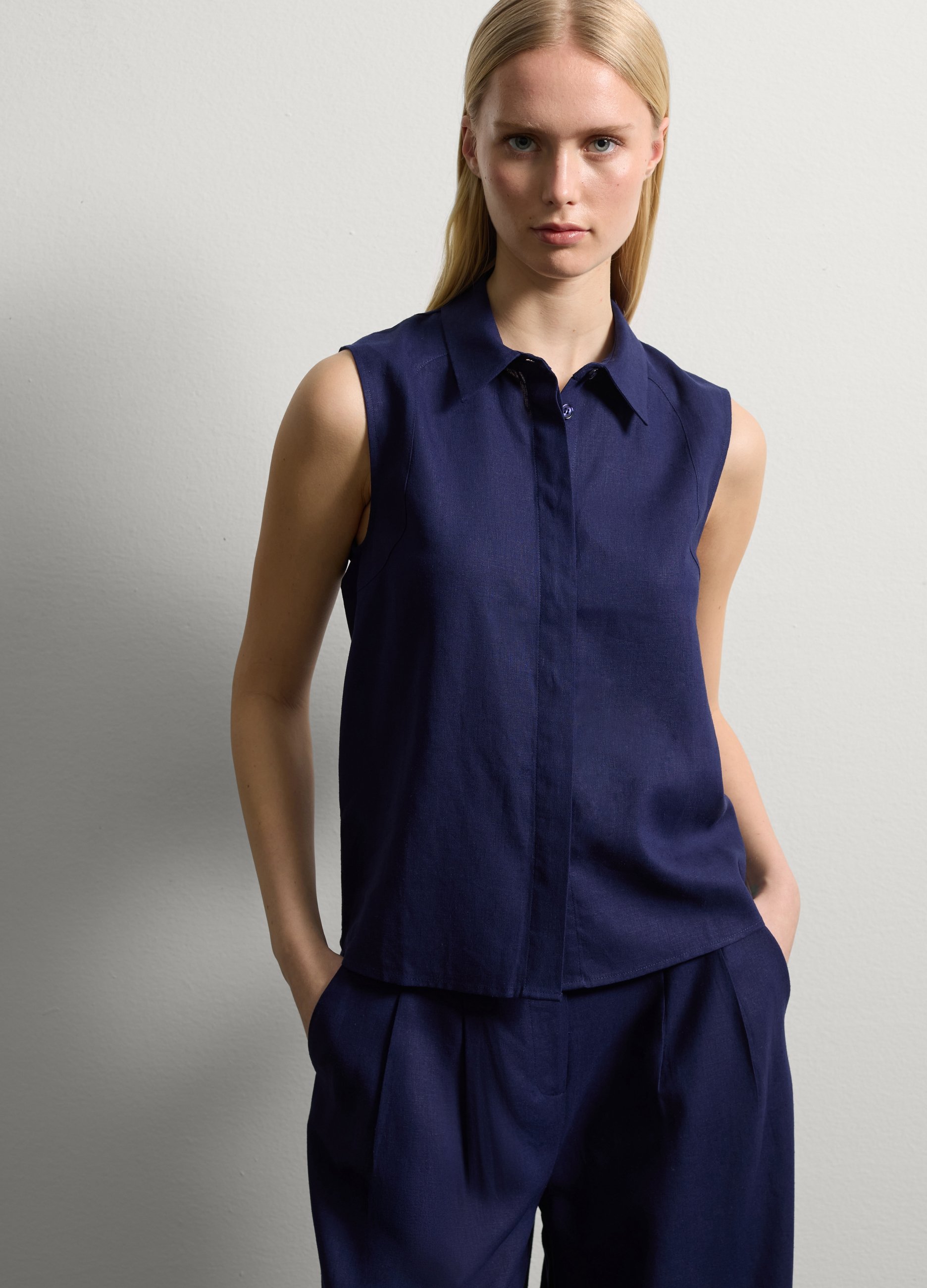 Stefanel - Camicia smanicata in lino e viscosa, Donna, Blu scuro, Taglia 38