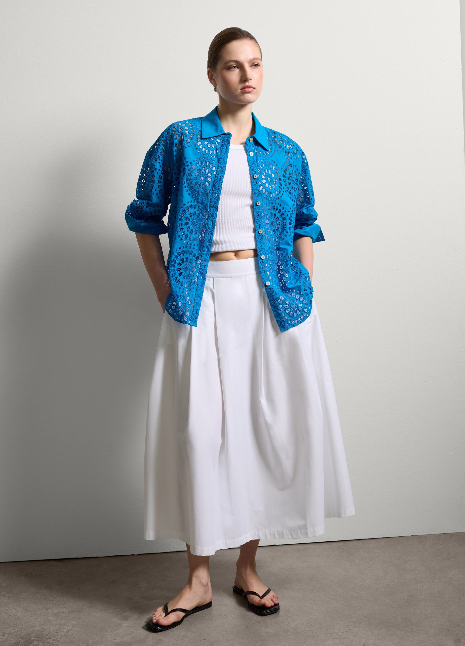 Stefanel - Camicia a maniche lunghe in sangallo, Donna, Blu elettrico, Taglia S