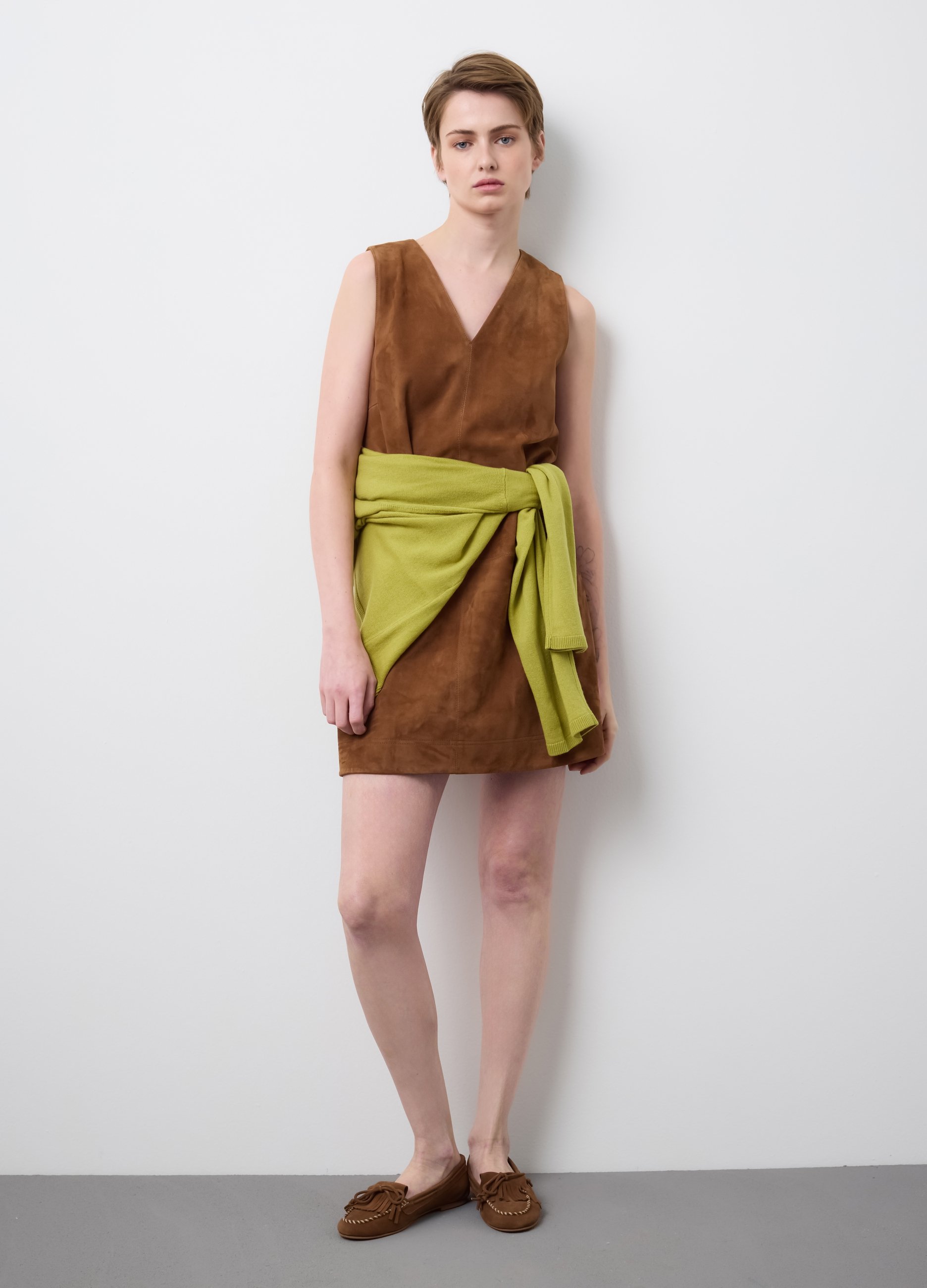 Stefanel - Abito senza maniche in vera pelle marrone slim fit con scollo a V, Donna, Marrone scuro, Taglia 38