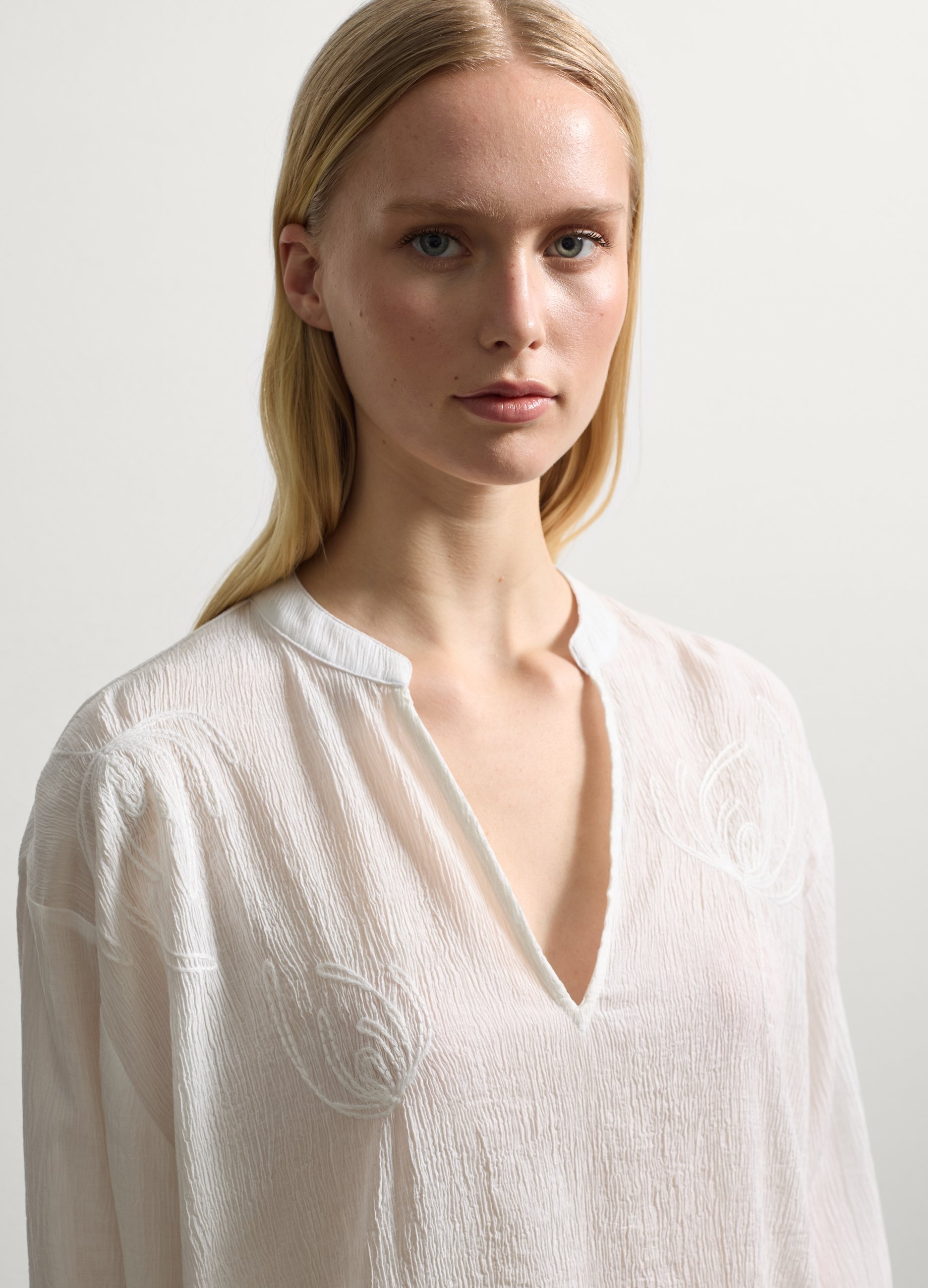 Stefanel - Blusa in crêpe con ricamo, Donna, Bianco, Taglia XS